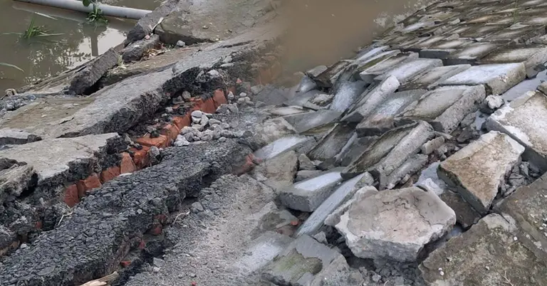 ধসে পড়ছে সড়ক